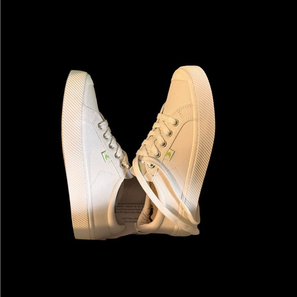 BNIB Cariuma OCA low off white canvas sneaker Women 9/Men 7.5 MSRP $85 - Picture 2 of 10
